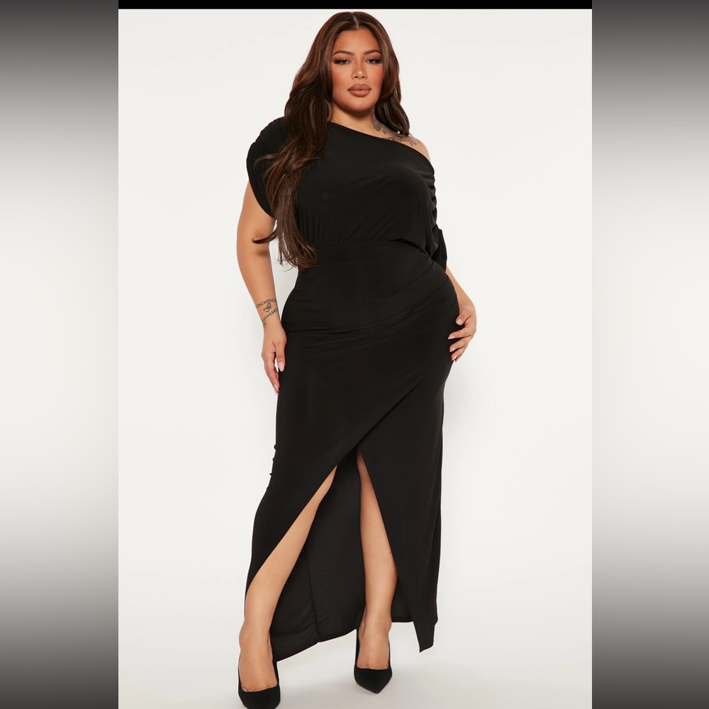 Fashion nova black dress with slit size 3X